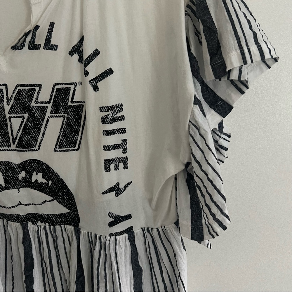 Pilcro Blue and White KISS Graphic Short Sleeve Tee